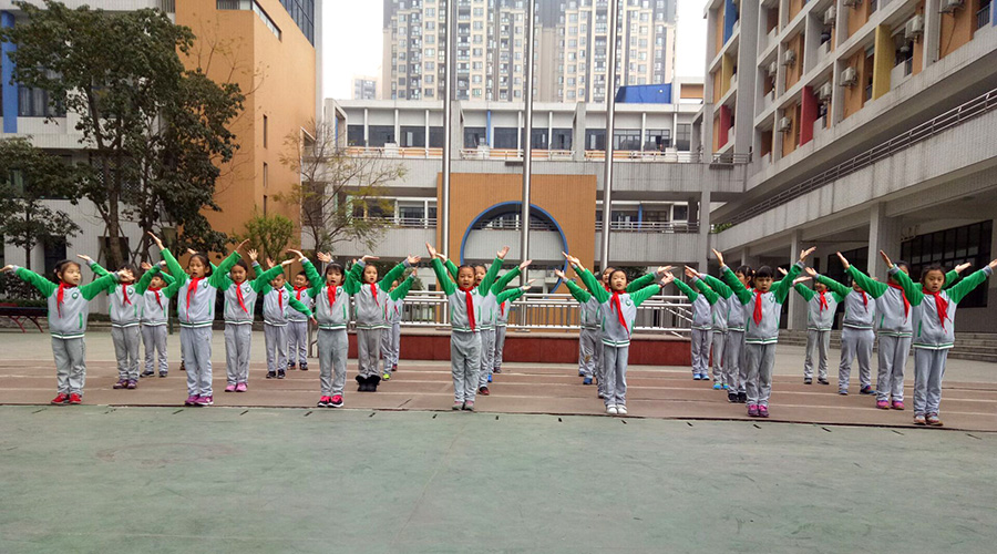 阳光三班，卓尔不凡