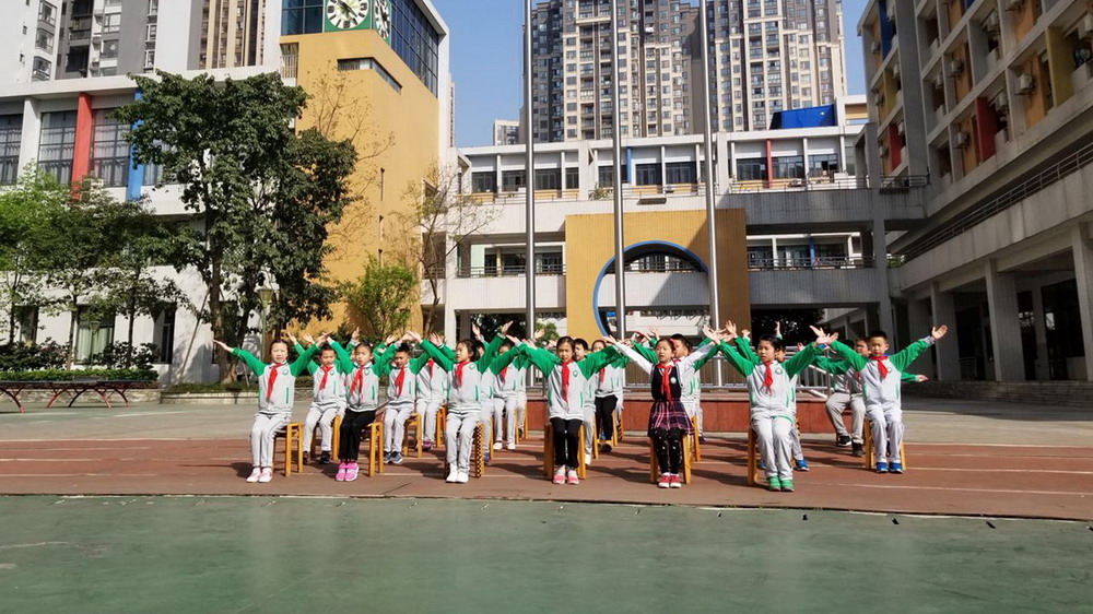 班级活动 | 感受时光的匆匆——记翡翠实验学校三（1）班国旗下表演