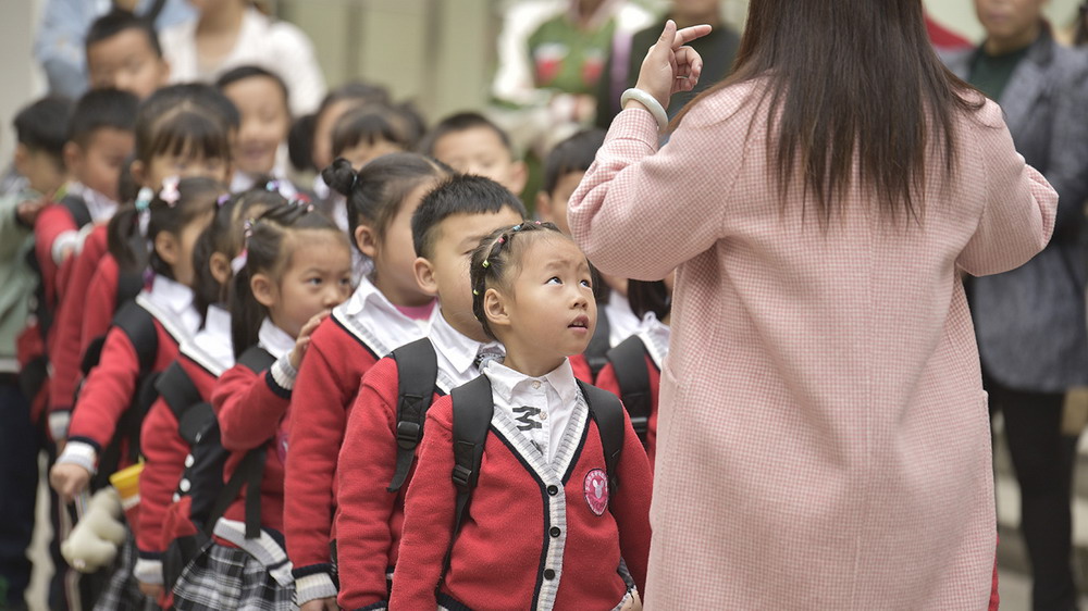 欢迎米奇小精灵——记翡翠实验学校幼儿体验活动