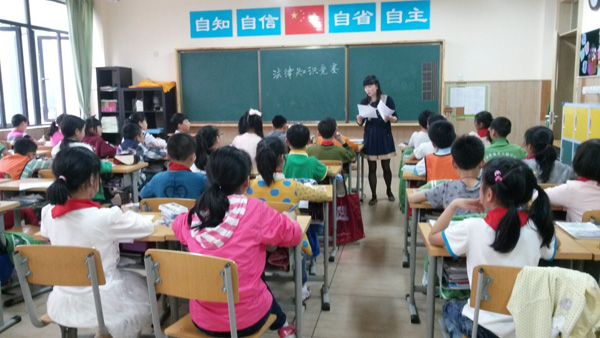 净化校园环境，保护青少年健康成长