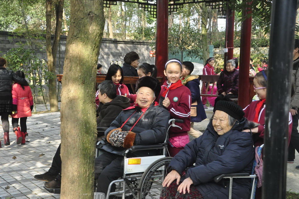 “冬日温暖行”传承中华美德