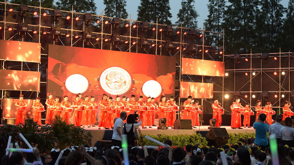 书香缕缕，记忆留“夏”！——记读书节晚会书香·叩问先贤