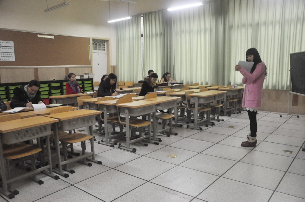 乐山市翡翠实验学校进行又一轮招聘面试