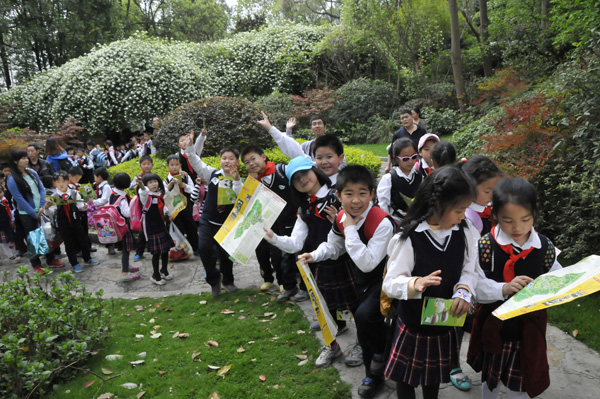 乐山市翡翠实验学校组织学生春游