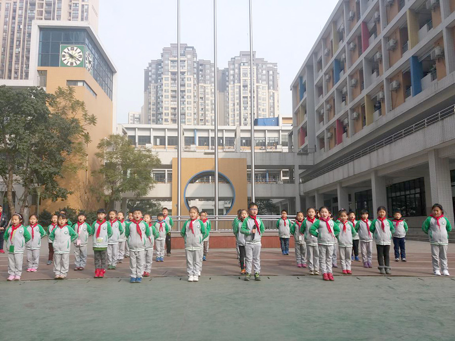 诗词之风，继续吹——记一（2）班国旗下表演
