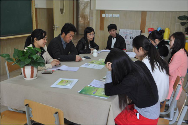 乐山市翡翠实验学校开展艺体教研活动扎实课堂教学技能