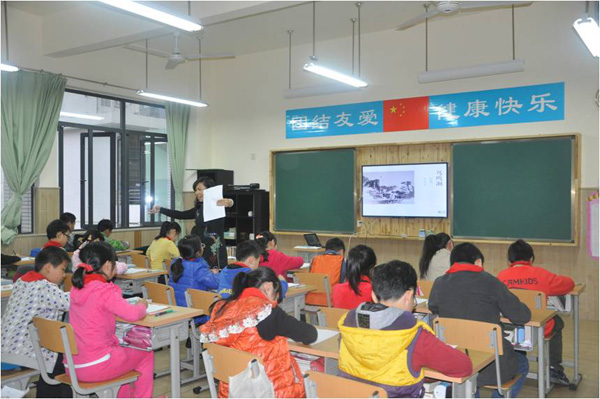 乐山市翡翠实验学校语文组开展跨校联合教研活动